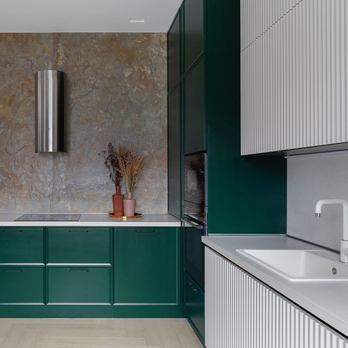 Mossman VITTO2 фото интерьера двухцветной угловой кухни в современном стиле