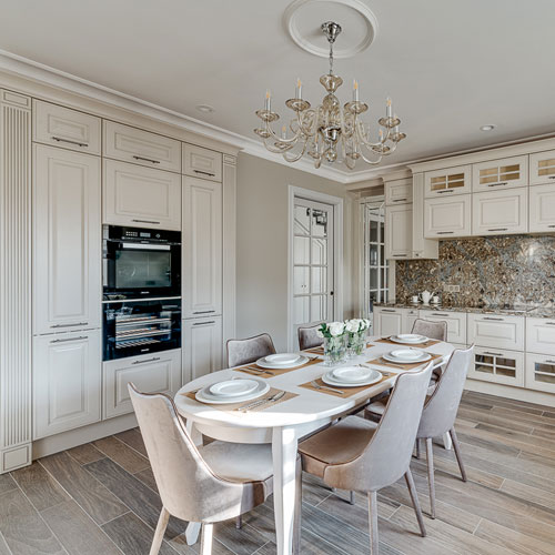 Mossman Sorento lux 4 фото интерьера светлой угловой большой кухни в классическом стиле